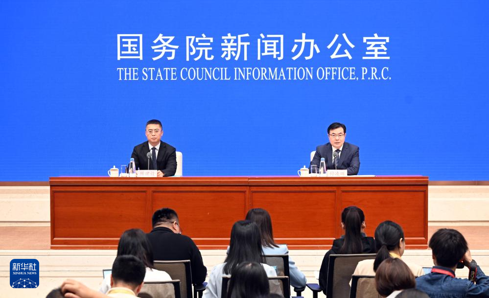 新华全媒+丨应变克难&#32;稳健前行——从最新指标看当前中国经济走势