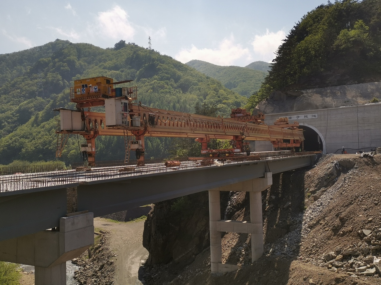 本桓高速公路三工区二分部预制T梁全部架设完成