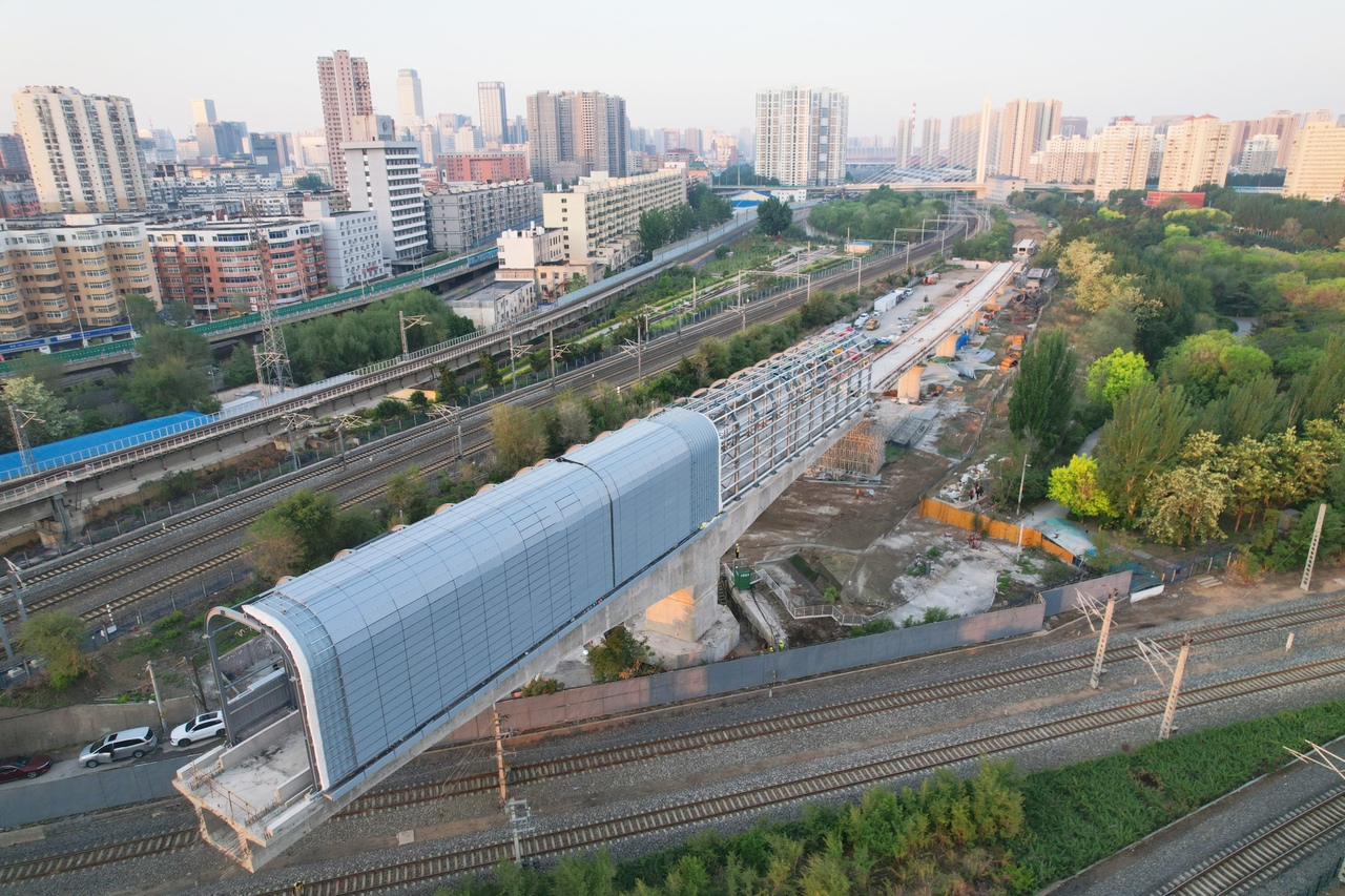 沈白高铁沈阳枢纽改建工程改沈大下行线特大桥完成“空中转体”