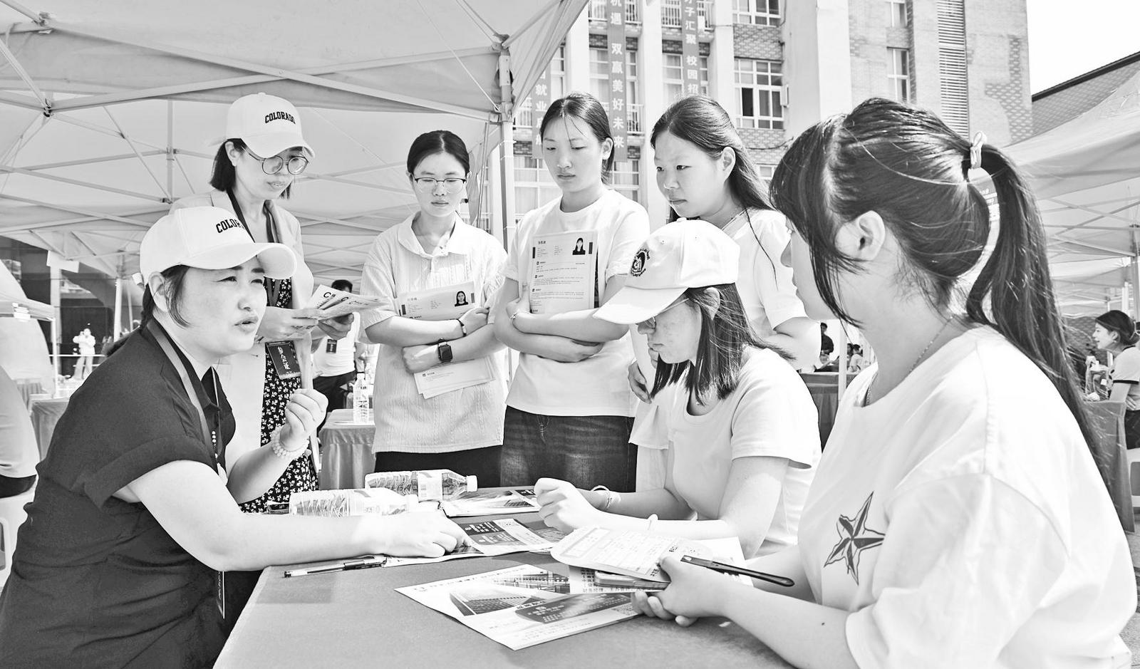 医药类专场招聘会走进皖北卫生职业学院