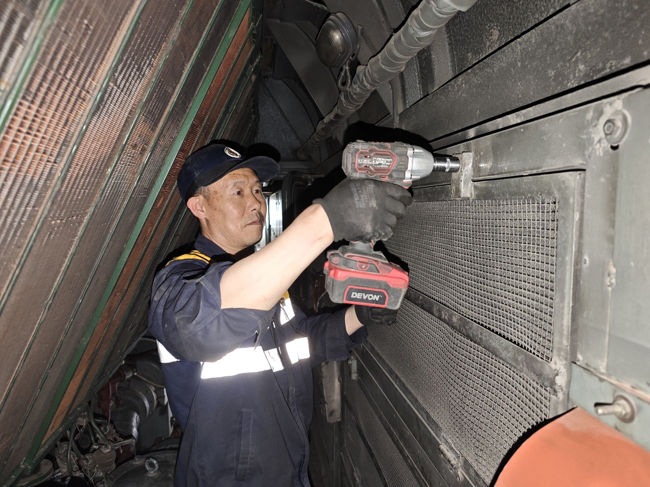 随“絮”而动给高原机车冷却单节组穿“纱衣”