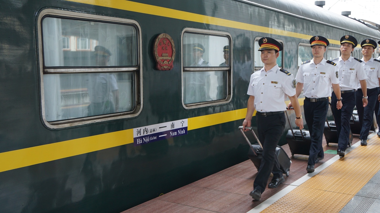 中越国际旅客列车5月25日起恢复开行，今天18时开始售票