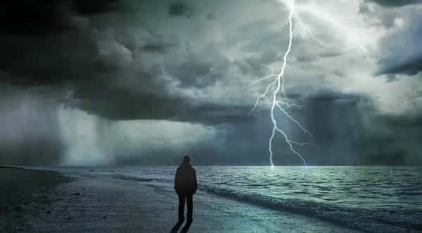 比特币暴跌至9万美元以下，18万人遭遇巨额爆仓！