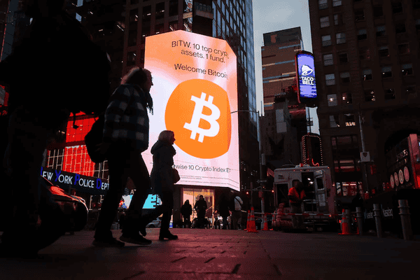 比特币惊现史上最大抛售潮：160万枚BTC套现1400亿，8.5万防线恐将失守！